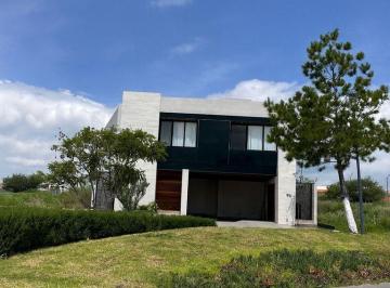 Casa en condominio · 400m² · 3 Recámaras · 4 Estacionamientos · Casa en Venta en La Espiga en Querétaro