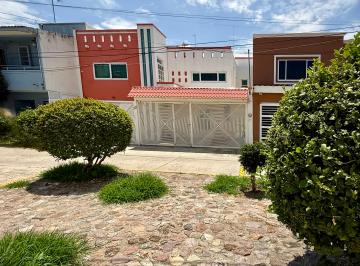 Casa en condominio de 3 habitaciones, León · Bella y Amplia Casa en Venta Dentro de Privada en La Zona Norte Leon Gto Cerca de Plaza Mayor