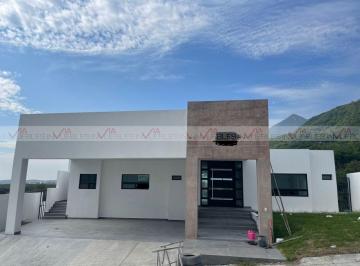 Casa · 593m² · 3 Recámaras · 3 Estacionamientos · Casa en Venta en Jardines de Valle Alto