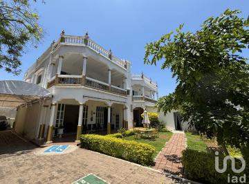 Edificio · 560m² · 18 Recámaras · 10 Estacionamientos · Edificio en Renta en La Colonia Reforma, Oaxaca