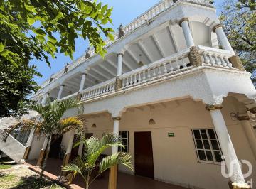 Edificio · 560m² · 18 Recámaras · 10 Estacionamientos · Edificio en Renta en La Colonia Reforma, Oaxaca