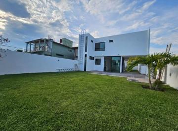 Casa · 217m² · 4 Recámaras · 2 Estacionamientos · Casa - Fraccionamiento Altos de Oaxtepec