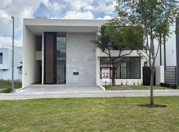 Casa · 320m² · 3 Recámaras · 2 Estacionamientos · Lomas del Molino