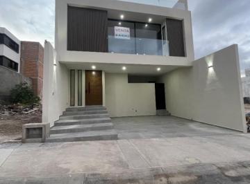 Casa · 258m² · 3 Recámaras · 2 Estacionamientos · Casa en Preventa en Alto Lago Residencial
