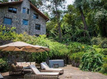 Casa de 4 habitaciones, Valle de Bravo · Exclusiva Casa en Venta en El Corazón de Avándaro.