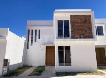 Casa · 135m² · 3 Recámaras · 1 Estacionamiento · Casa en Venta Fraccionamiento Chabacanos, San Juan del Río, Querétaro