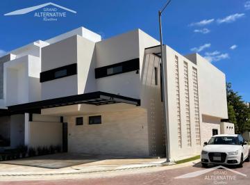 Casa en condominio · 280m² · 4 Recámaras · 3 Estacionamientos · Casa en Condominio en Venta