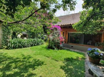 Casa · 750m² · 4 Recámaras · 2 Estacionamientos · Venta Casa en Fraccionamiento Paseo de Las Lomas, Oportunidad! (Gh)