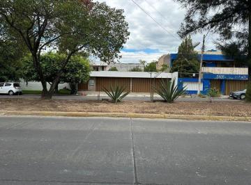 Casa · 980m² · 4 Recámaras · 8 Estacionamientos · Casa en Venta