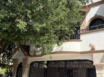 Departamento · 10m² · 1 Recámara · Cuarto en Casa en Renta en Bosques del Contry
