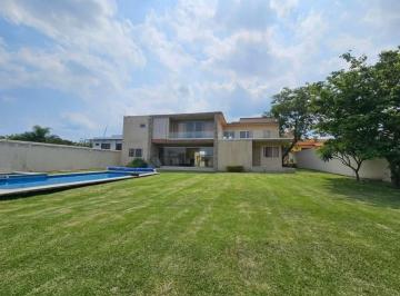 Casa · 384m² · 7 Recámaras · 4 Estacionamientos · Casa - Fraccionamiento Altos de Oaxtepec
