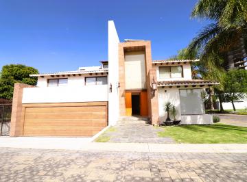 Casa de 4 habitaciones, San Andrés Cholula · Hermosa Casa Muy Amplia en Fraccionaiento Privado