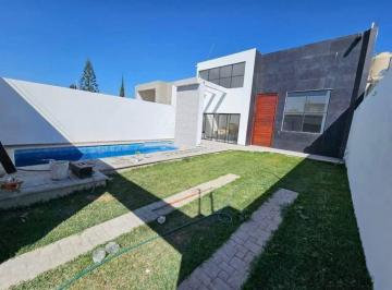 Casa · 230m² · 3 Recámaras · 3 Estacionamientos · Casa - Oaxtepec Centro