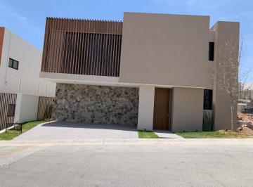 Casa · 315m² · 3 Recámaras · 2 Estacionamientos · Renta Casa en Lomas del Molino