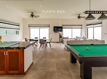 Casa · 246m² · 3 Recámaras · 2 Estacionamientos · Casa en Arbolada en Venta