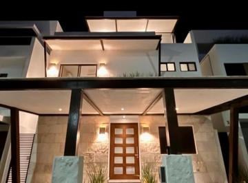 Casa · 290m² · 5 Recámaras · Casa en Rio en Venta