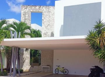 Casa · 310m² · 3 Recámaras · Casa en Cumbres en Venta