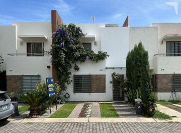 Casa en condominio · 120m² · 3 Recámaras · 2 Estacionamientos · Casa en Venta con Recamara en Planta Baja, en Coto Alhambra Residencial