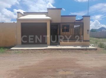 Casa · 97m² · 3 Recámaras · 1 Estacionamiento · - Se Vende Casa en Fraccionamiento Los Pinos en Cd. Cuauhtemoc, Chih