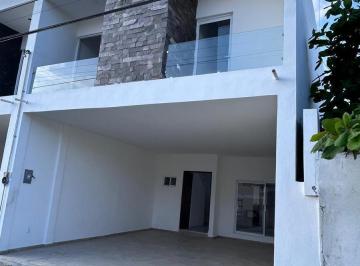 Casa · 210m² · 3 Recámaras · 2 Estacionamientos · Casa en Venta Ubicada en Col. Loma del Gallo, Ciudad Madero, Tamps.