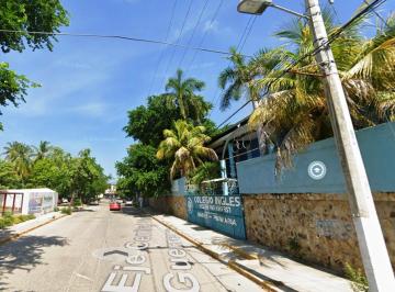 Local comercial , Acapulco de Juárez · Terreno con Construcción Adecuada Para Club, Oficinas, Colegio, Bodega, Etc.