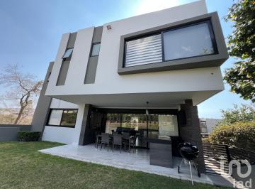Casa · 475m² · 3 Recámaras · 4 Estacionamientos · Altozano Casa de Autor en Venta