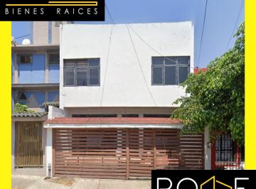 Casa de 4 habitaciones, Guadalajara · Casa en Venta en Isla Madeira, Col. Jardín de La Cruz, Guadalajara, Jalisco