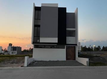 Casa en condominio de 4 habitaciones, El Marqués · Casa Venta con 4recámaras de 239 m², Venta en Ciudad Maderas Qro. Sala Doble Altura, Estilo Moderna