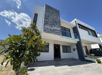 Casa · 260m² · 4 Recámaras · 3 Estacionamientos · Casa Valle Imperial