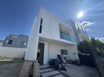 Casa · 190m² · 4 Recámaras · 2 Estacionamientos · Casa en Valle Imperial