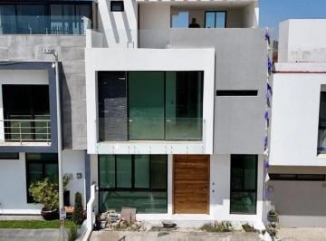Casa · 209m² · 4 Recámaras · 2 Estacionamientos · Casa en Casa Fuerte