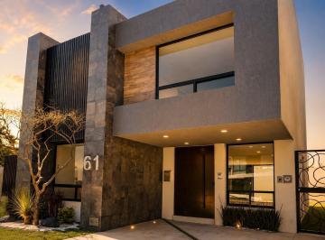 Casa · 297m² · 3 Recámaras · 2 Estacionamientos · Casa en Venta en Lomas de Angelopolis III, 3 Recamaras