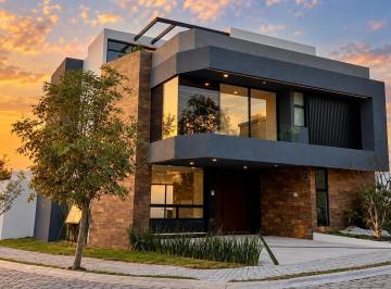 Casa · 332m² · 4 Recámaras · Casa en Venta en Lomas de Angelopolis Parque Anahuac 4 Habitaciones