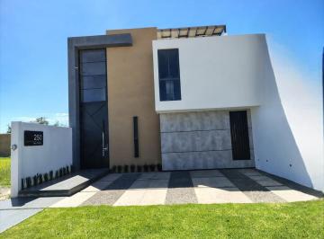 Casa · 273m² · 3 Recámaras · 6 Estacionamientos · Casa en Venta Residencial Mayorca León Guanajuato