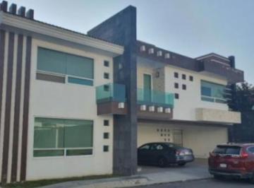 Casa · 531m² · 4 Recámaras · 2 Estacionamientos · Casa en Venta en La Trinidad Tlaxcalancingo, San Andrés Cholula, Puebla.