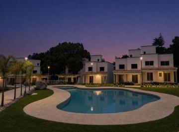 Casa de 4 habitaciones, Cuernavaca · Casas con Alberca y Roo Garden con Jacuzzi en El Bosque