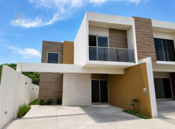 Casa · 140m² · 3 Recámaras · 2 Estacionamientos · Casa con Alberca en Venta en Fraccionamiento Lomas del Mediterráneo