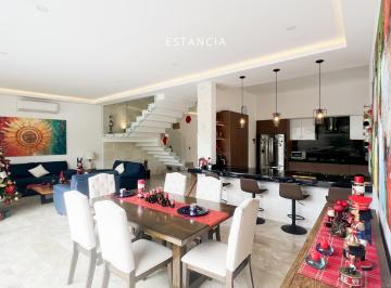 Casa · 450m² · 4 Recámaras · 3 Estacionamientos · Casa en Rio en Venta