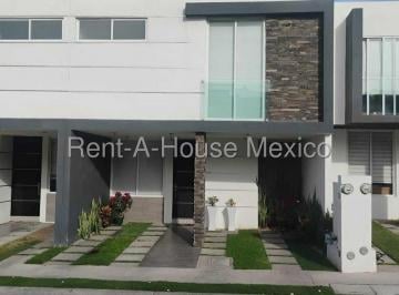 Casa · 165m² · 3 Recámaras · 2 Estacionamientos · Casa en Venta en San Isidro Juriquilla