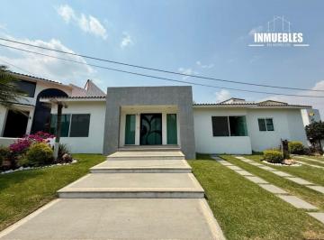 Casa · 250m² · 3 Recámaras · 2 Estacionamientos · Casa - Fraccionamiento Lomas de Cocoyoc