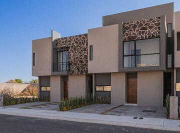 Casa · 130m² · 3 Recámaras · 2 Estacionamientos · Casa en Venta en El Faro de Los Cisnes con 3 Recamaras y Opcion a Roof Garden