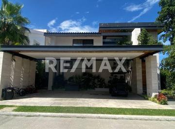 Casa en condominio de 4 habitaciones, Emiliano Zapata · Casa Amueblada en Venta en Paraíso Country Club
