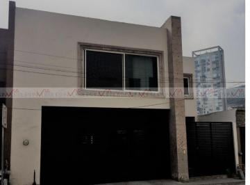 Casa · 560m² · 3 Recámaras · 2 Estacionamientos · Casa en Venta en Dinastía
