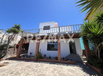 Casa · 306m² · 4 Recámaras · 2 Estacionamientos · House Community Beach Front - (4)
