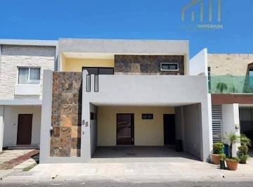 Casa · 136m² · 4 Recámaras · 2 Estacionamientos · Casa 4 Recamaras en Venta en Fraccionamiento Lomas de La Rioja