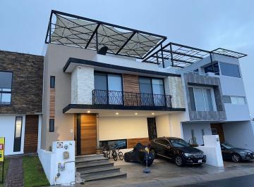 Casa de 4 habitaciones, El Marqués · Casa en Venta en Zibata, Cardon, de 3 Niveles con Roof Garden y 4 Habitaciones