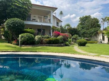 Casa · 650m² · 5 Recámaras · 4 Estacionamientos · Casa en Fraccionamiento en Real de Tetela Cuernavaca - Maz - 2405 - Fr