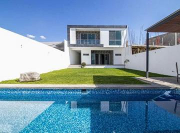 Casa · 432m² · 4 Recámaras · 5 Estacionamientos · Casa - Burgos