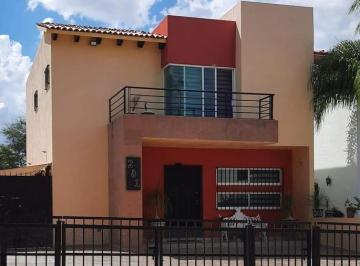 Casa · 303m² · 3 Recámaras · 2 Estacionamientos · Se Vende Casa Club de Golf Tequisquiapan