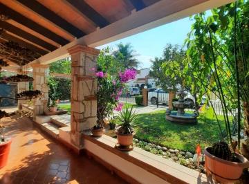 Casa · 575m² · 3 Recámaras · 4 Estacionamientos · Casa en Venta Club de Golf Tequisquiapan